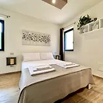 לינה וארוחת בוקר Amuka 4*